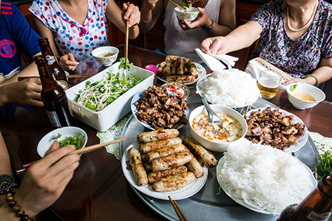 Jedzenie, rodzina, Wietnam, wspólny posiłek - Dieta wakacyjna